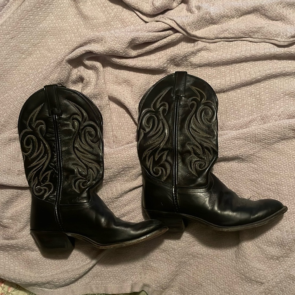 Women’s Black leather cowboy boots.Size 8 . Worn and some scuffs but no cuts.